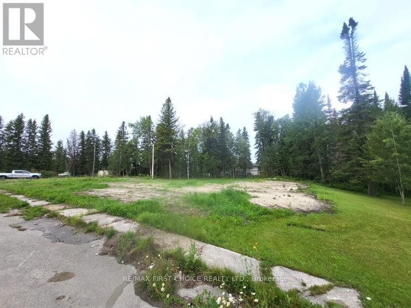 123 Lakeview Drive, Greenstone (TB-96), Ontario, P0T2A0, Greenstone (TB-96), Ontario — photo 2 of 5