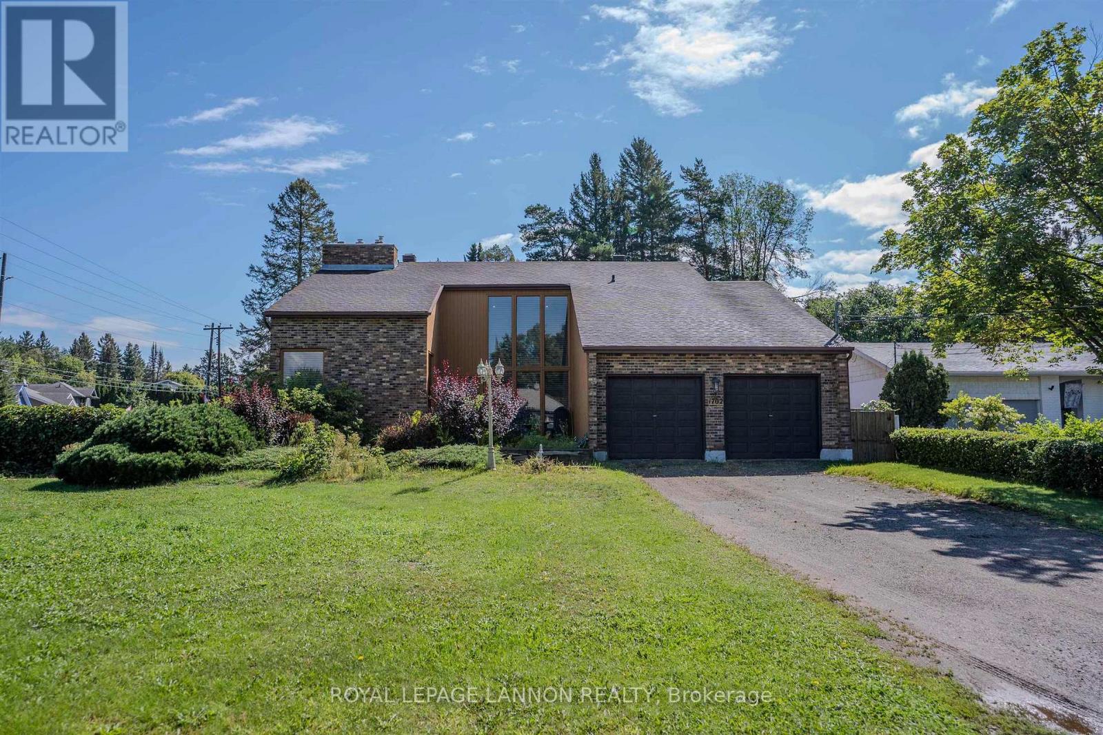 1702 GLENWOOD CRESCENT - 34