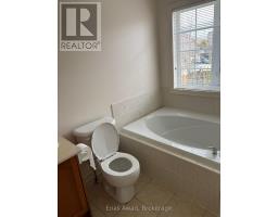 Bathroom - 39 Palm Tree Road, Brampton, ON L6V4N5 Photo 11