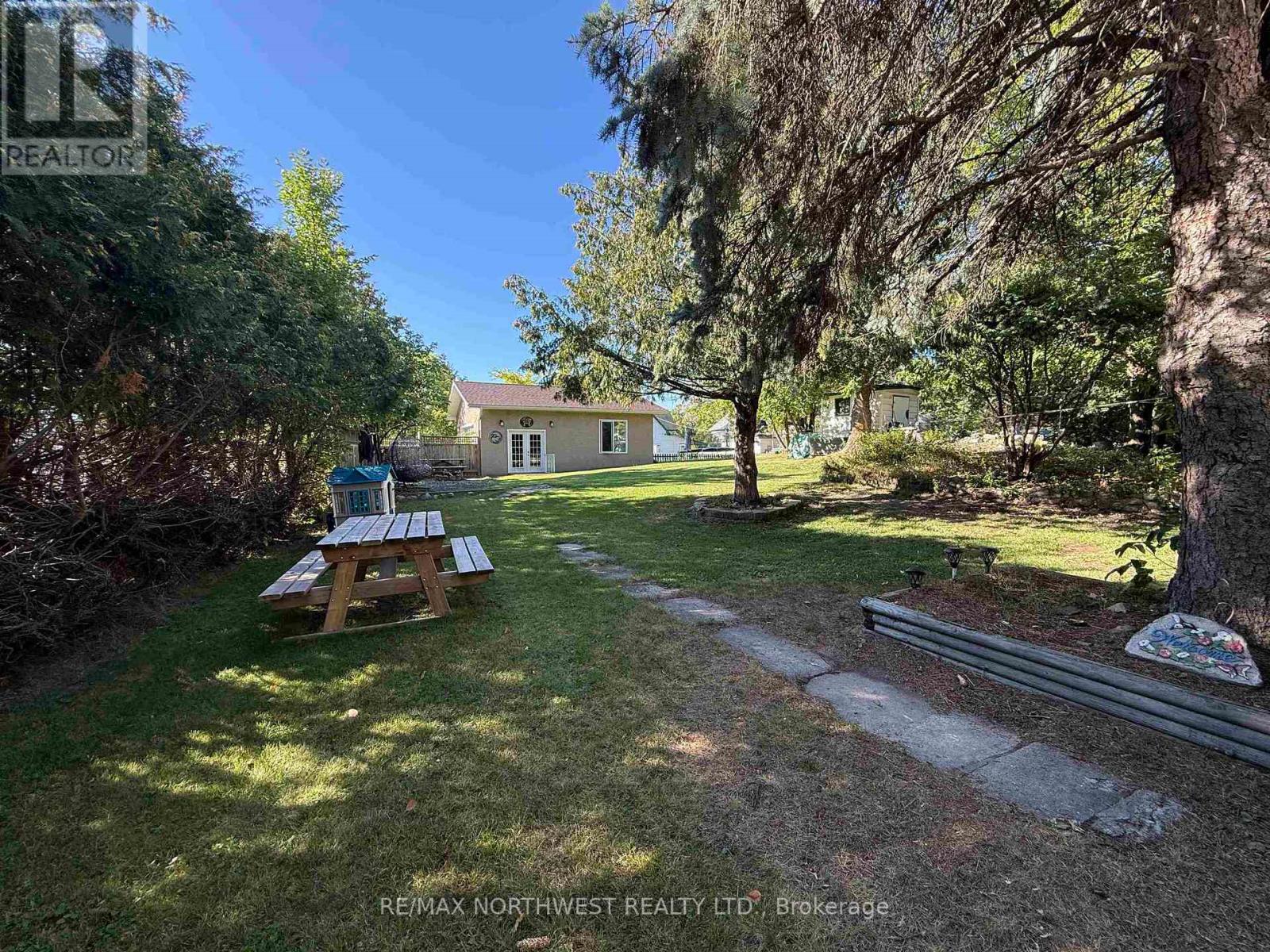 55 NORMAN DRIVE - 23