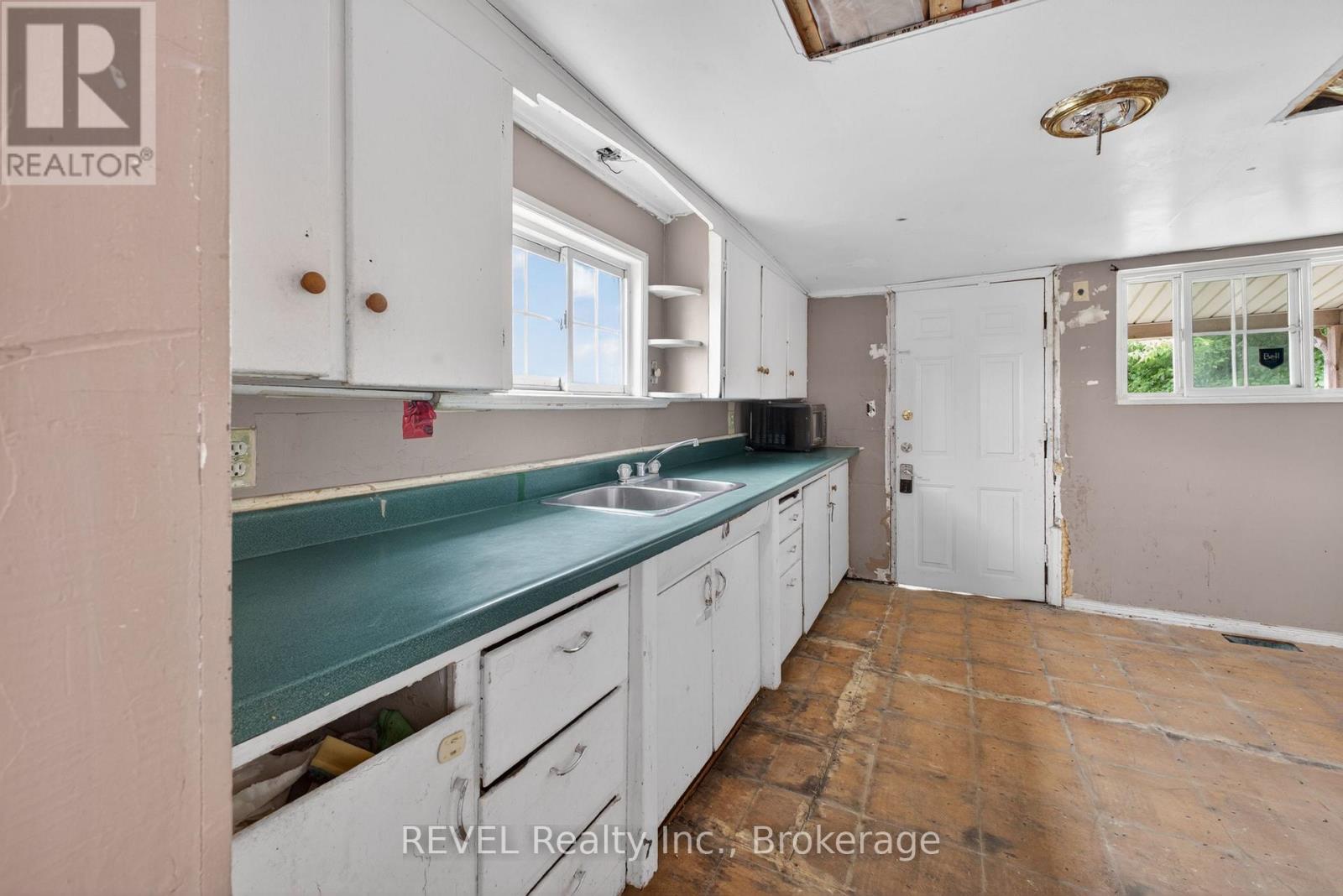 64 DIVISION STREET - 7