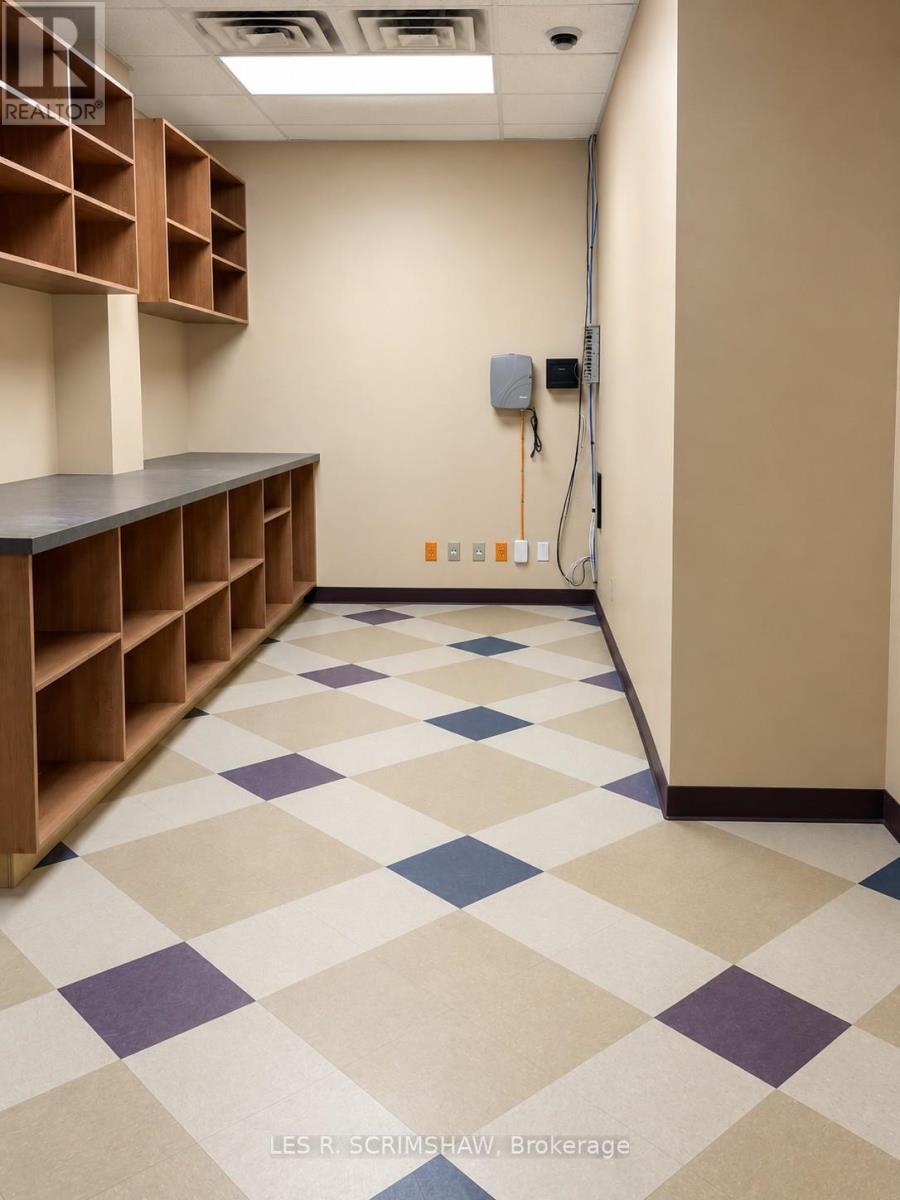 28 Cumberland St N., Thunder Bay (Court / Cumberland), Ontario, P7A4K9, Thunder Bay (Court / Cumberland), Ontario — photo 5 of 5
