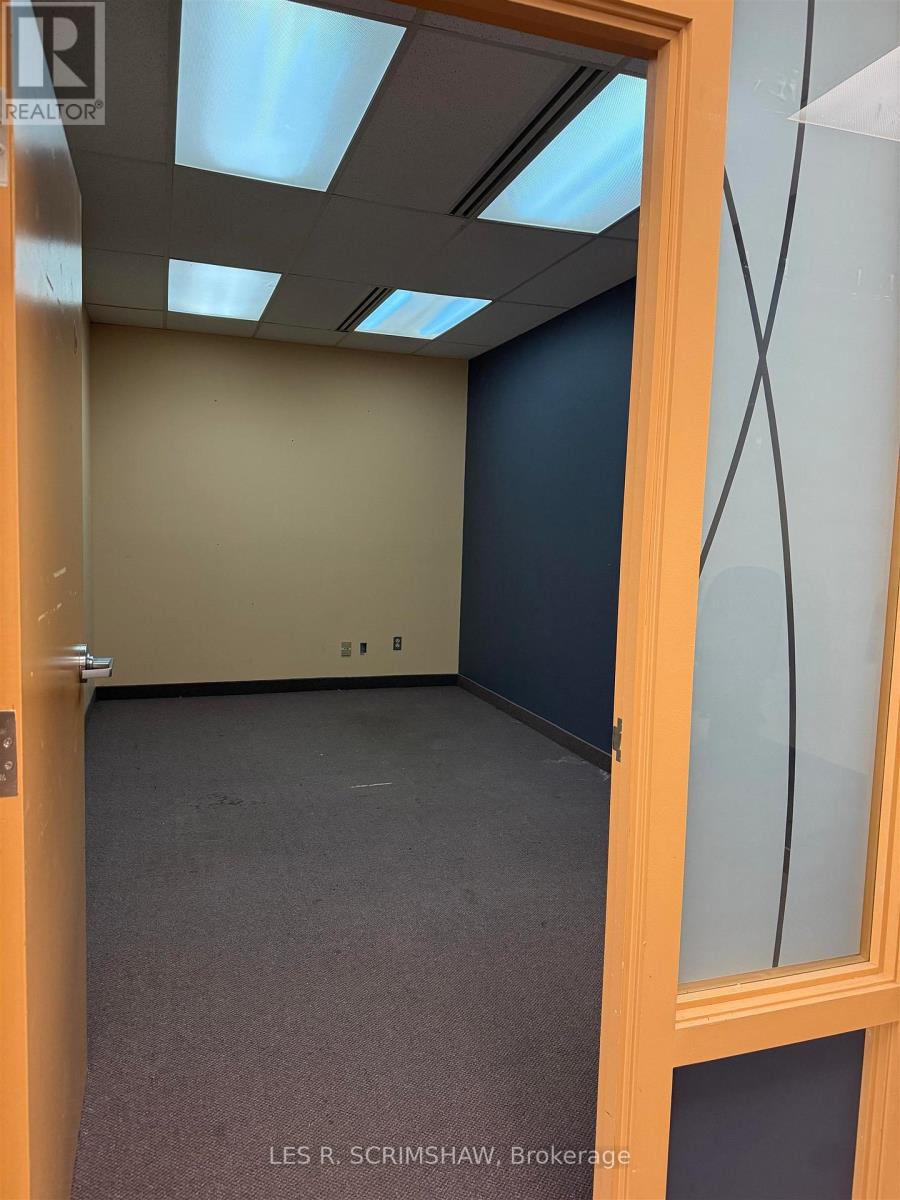 28 Cumberland St N., Thunder Bay (Court / Cumberland), Ontario, P7A4K9, Thunder Bay (Court / Cumberland), Ontario — photo 3 of 5