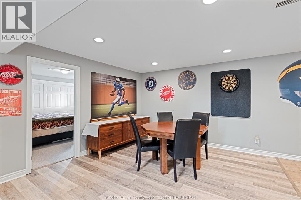 141 RAILWAY COURT - 18