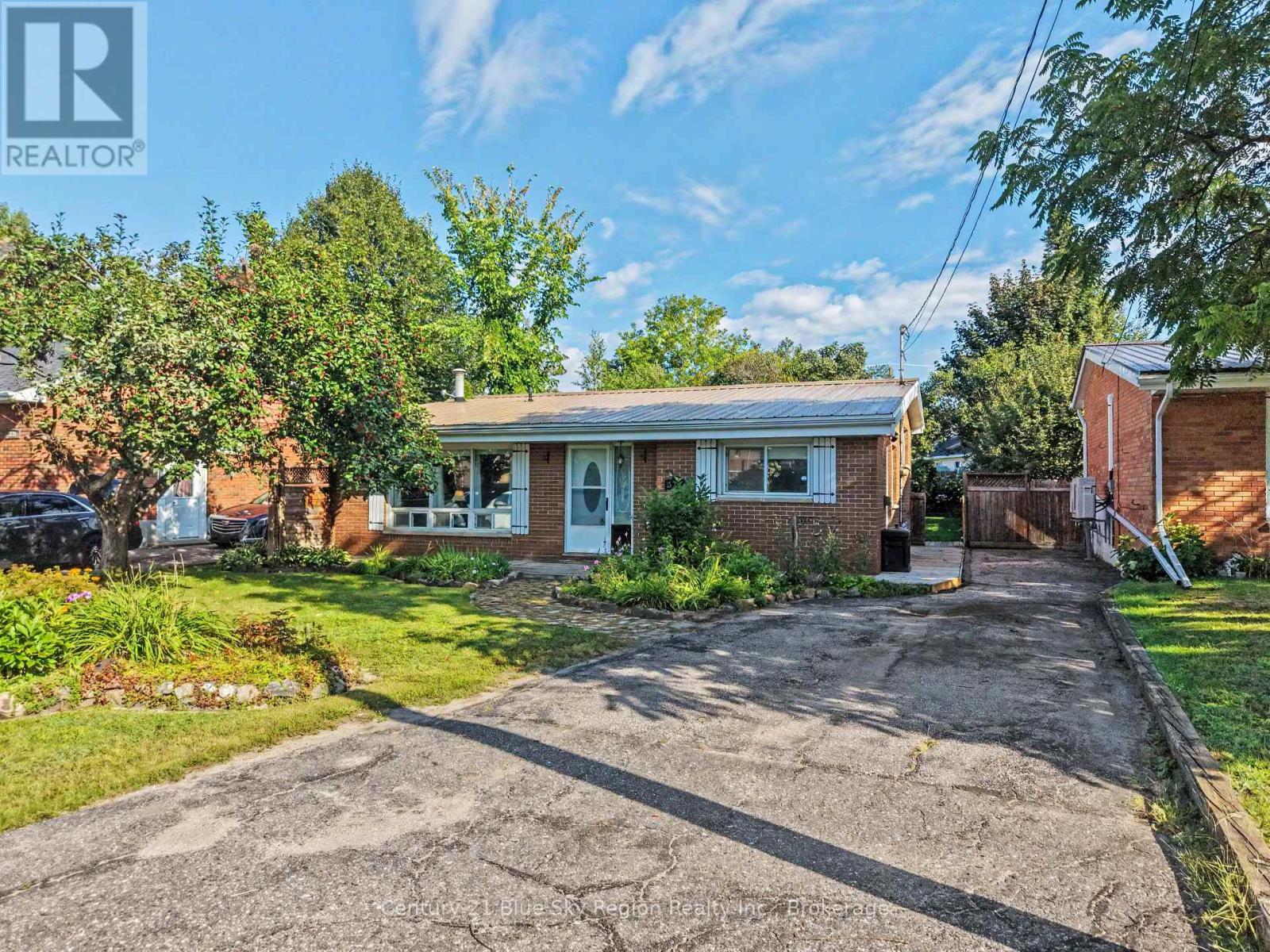328 MCKENZIE AVENUE - 1