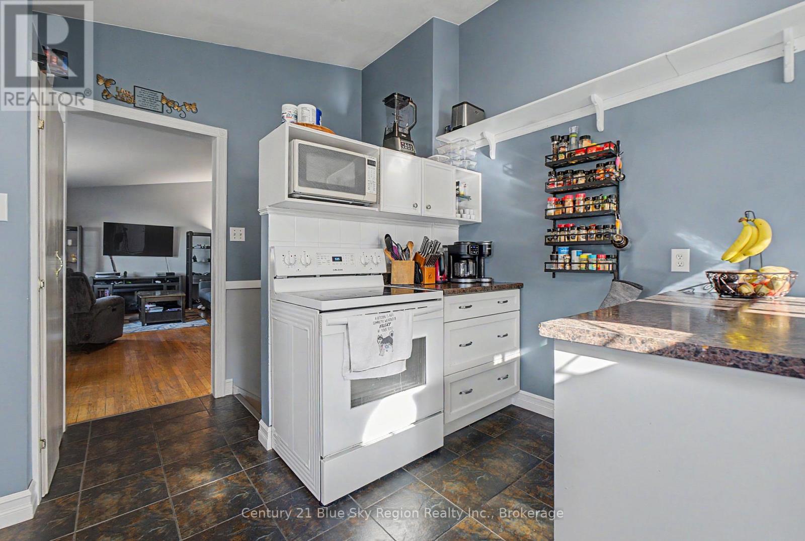 328 MCKENZIE AVENUE - Image 10
