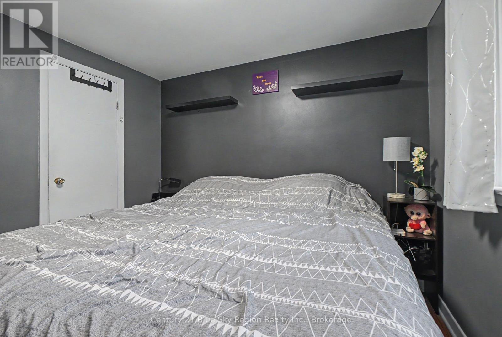 328 MCKENZIE AVENUE - 17