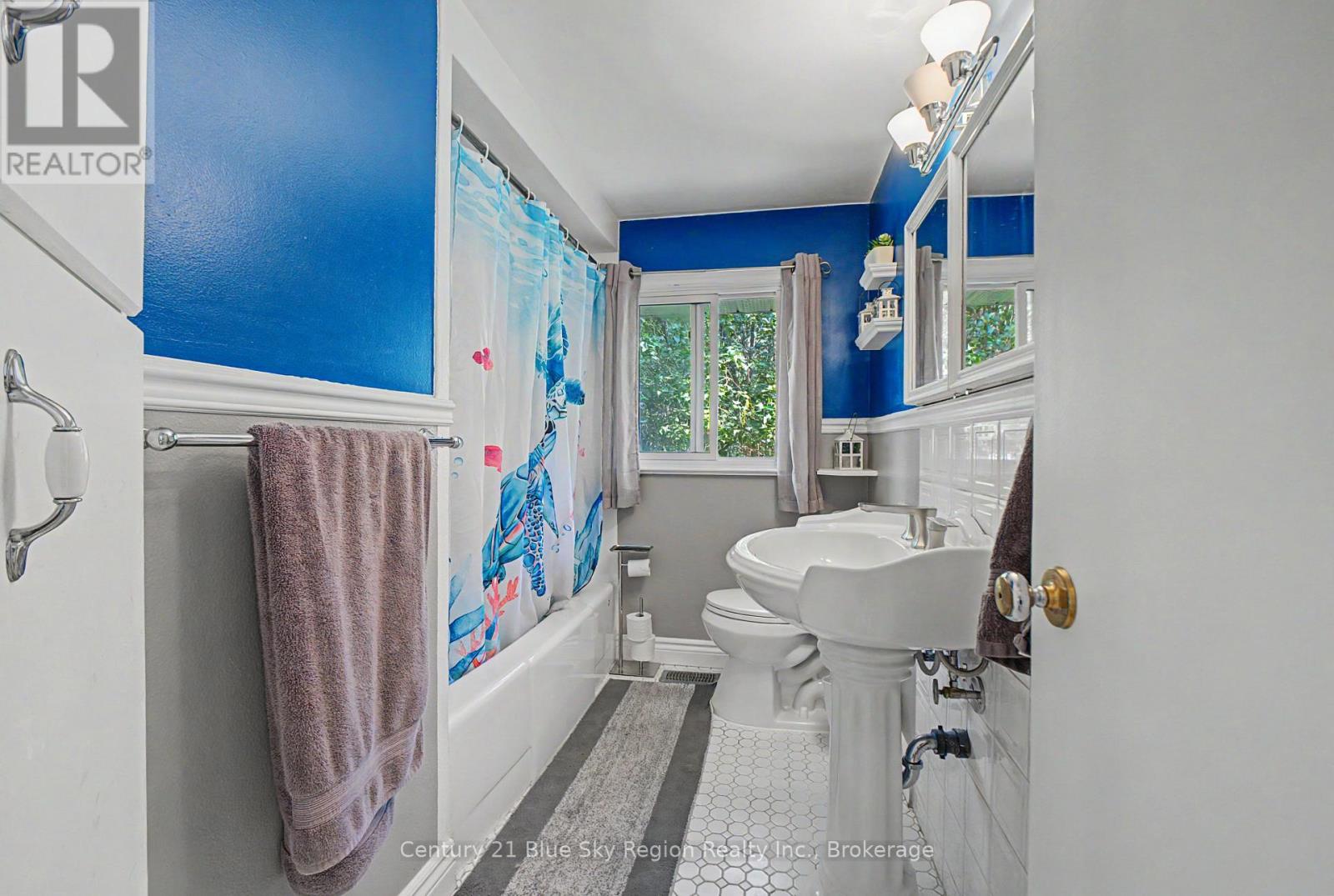 328 MCKENZIE AVENUE - 20