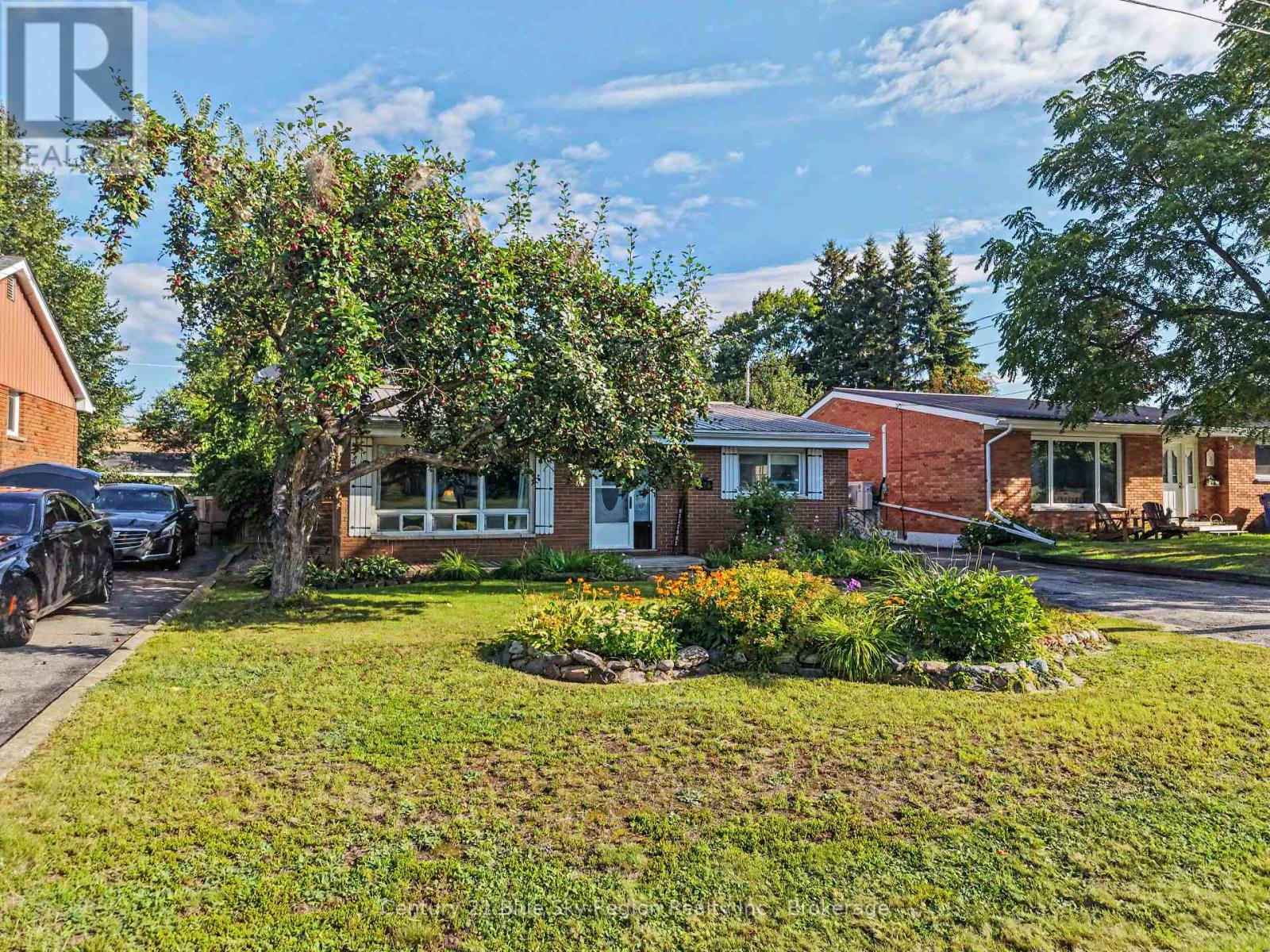 328 MCKENZIE AVENUE - 3