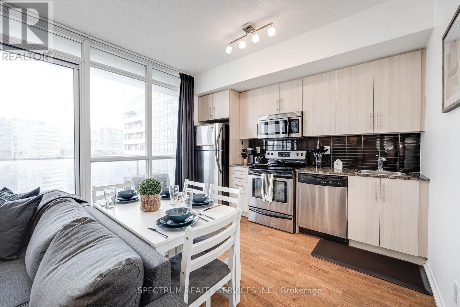 #4511 65 BREMNER BOULEVARD - 6
