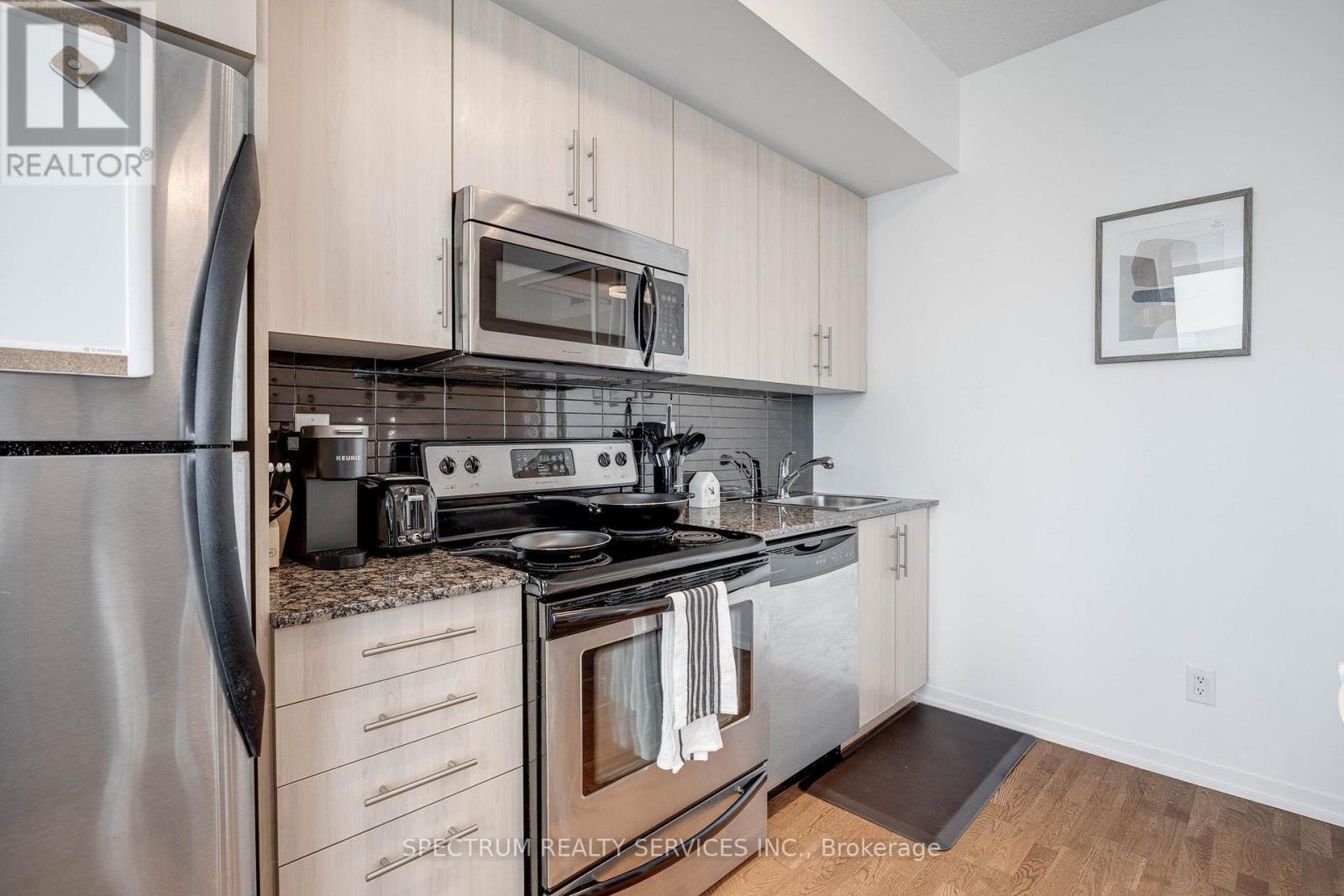 #4511 65 BREMNER BOULEVARD - 9