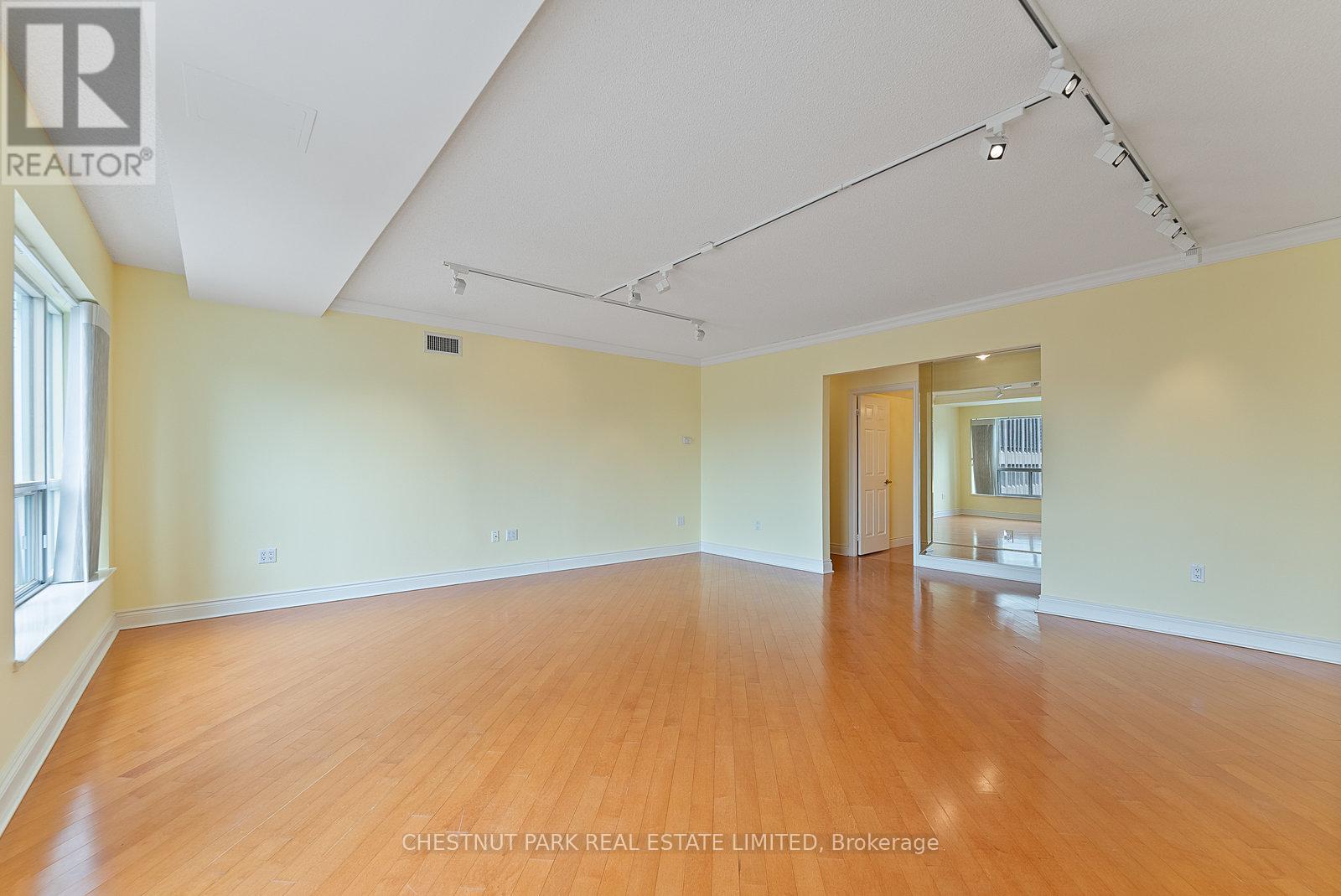 #1610 889 BAY STREET - 22
