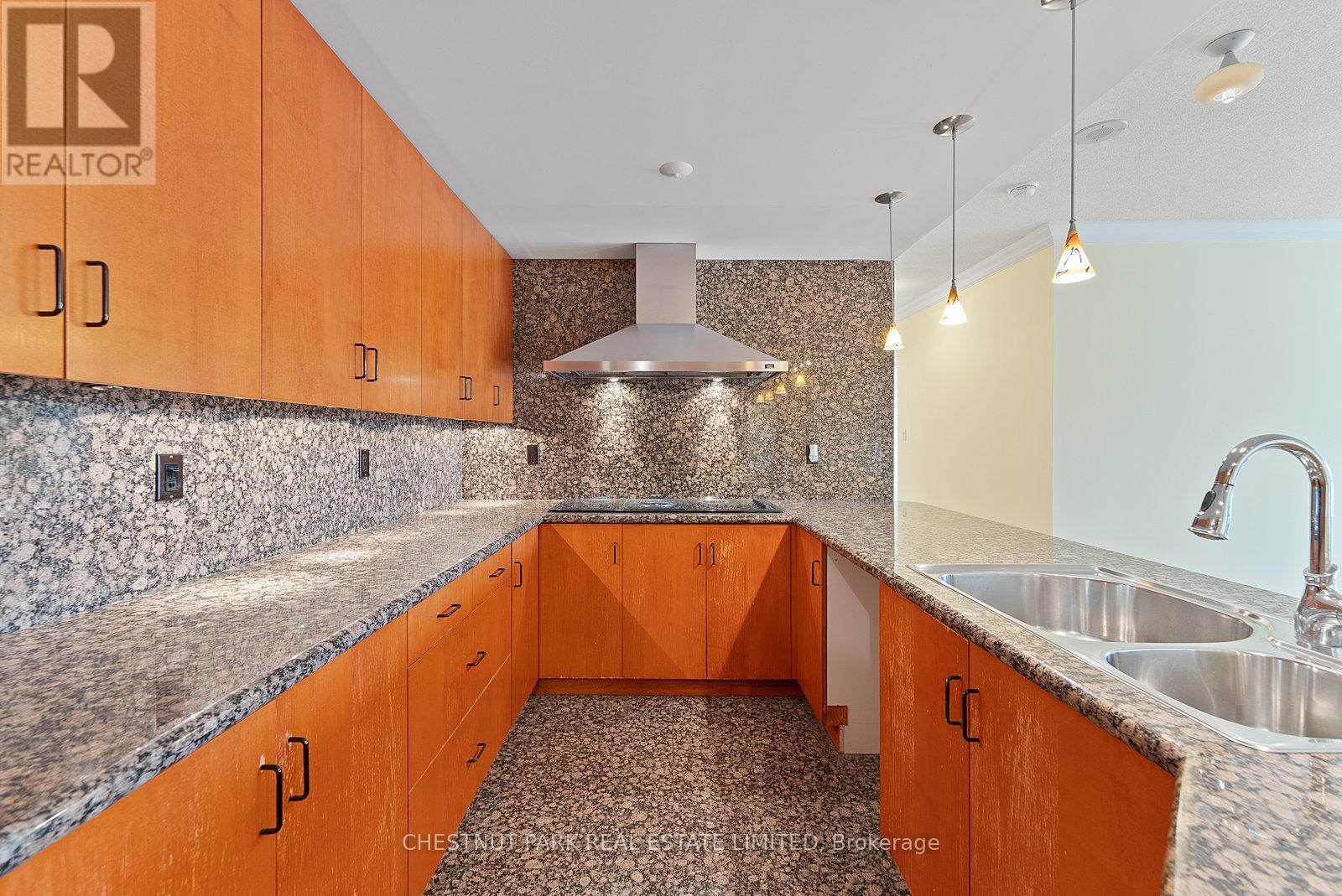 #1610 889 BAY STREET - 6