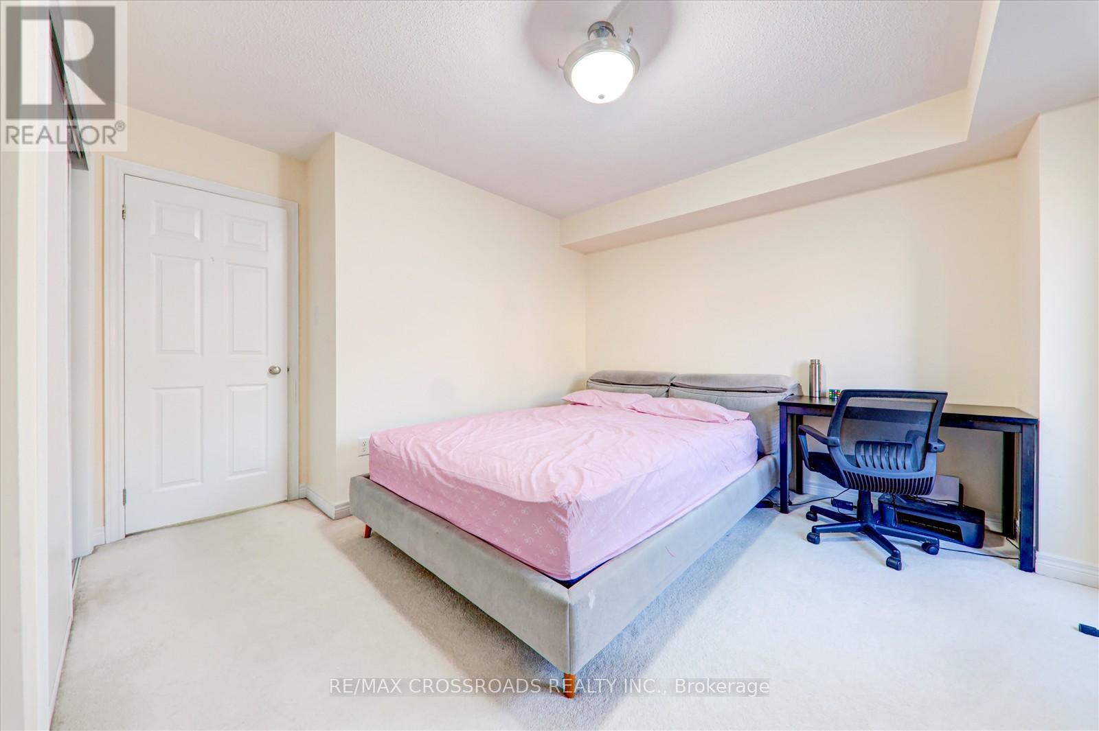 19 KAWNEER TERRACE - Image 16