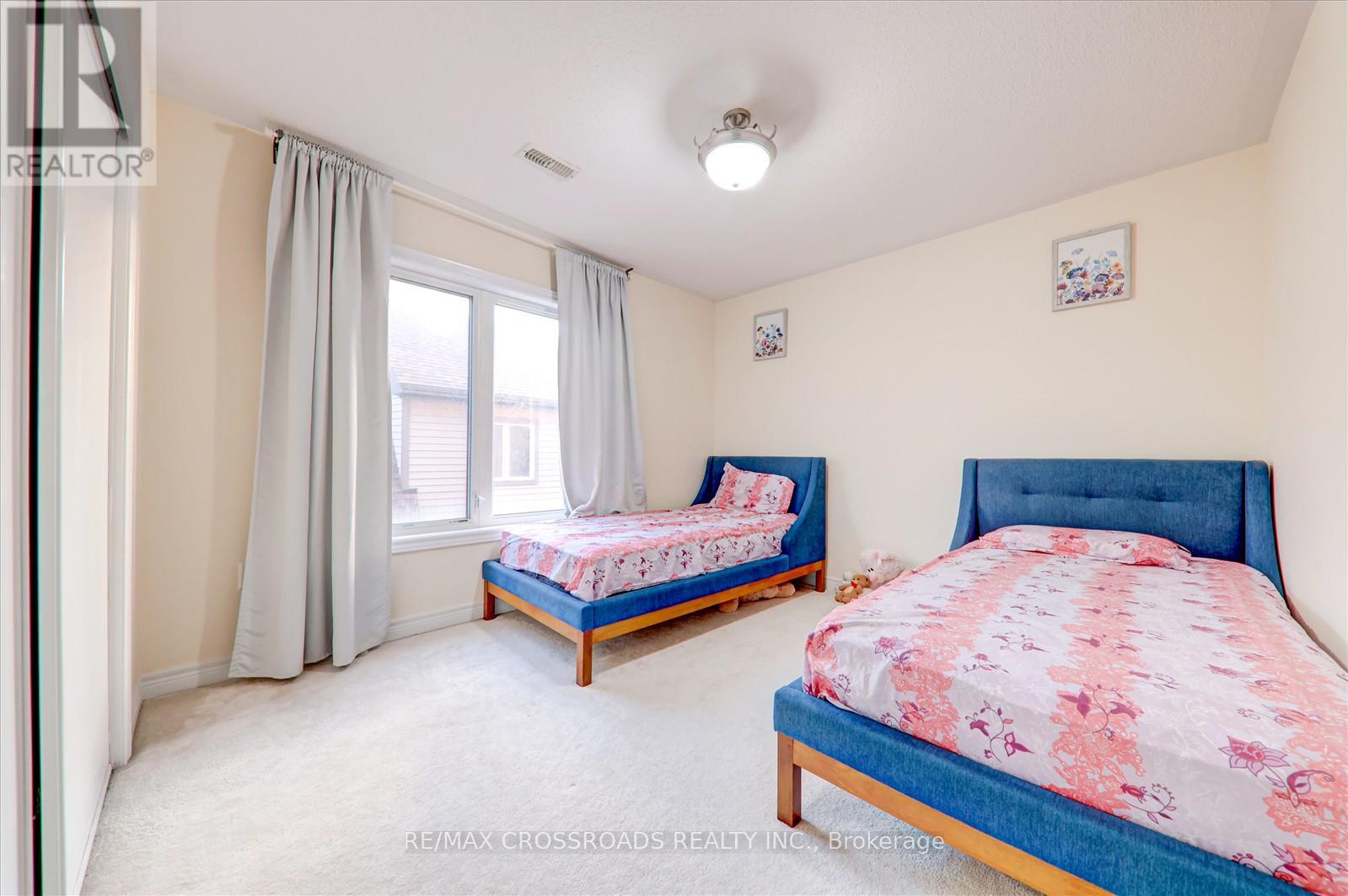 19 KAWNEER TERRACE - Image 19