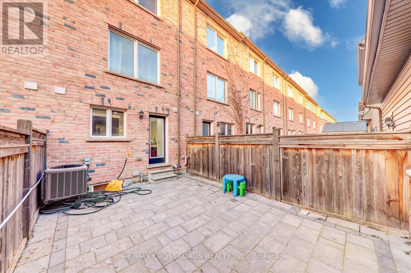 19 KAWNEER TERRACE - Image 30