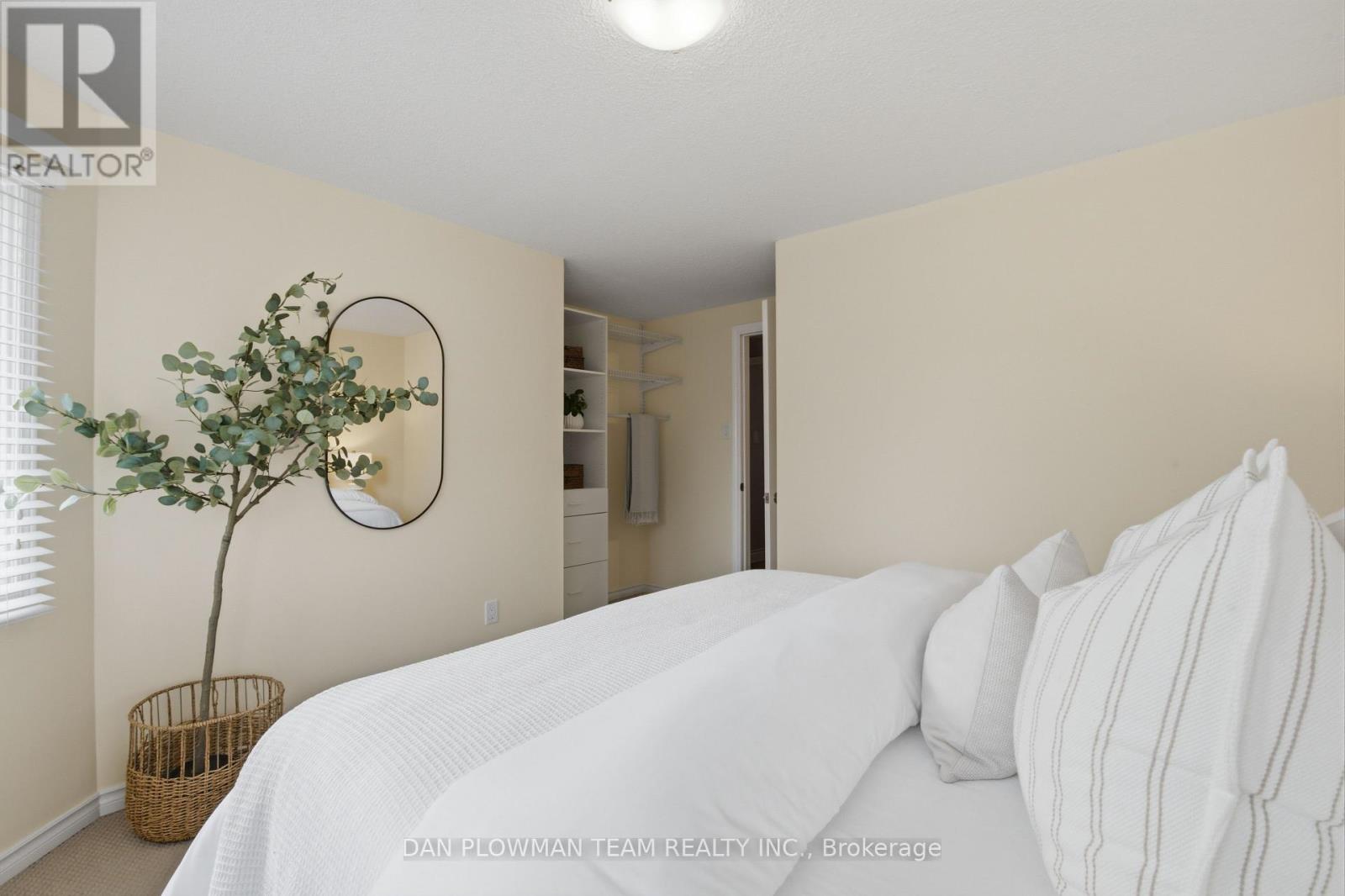 6 SADDLEBROOK COURT - 33