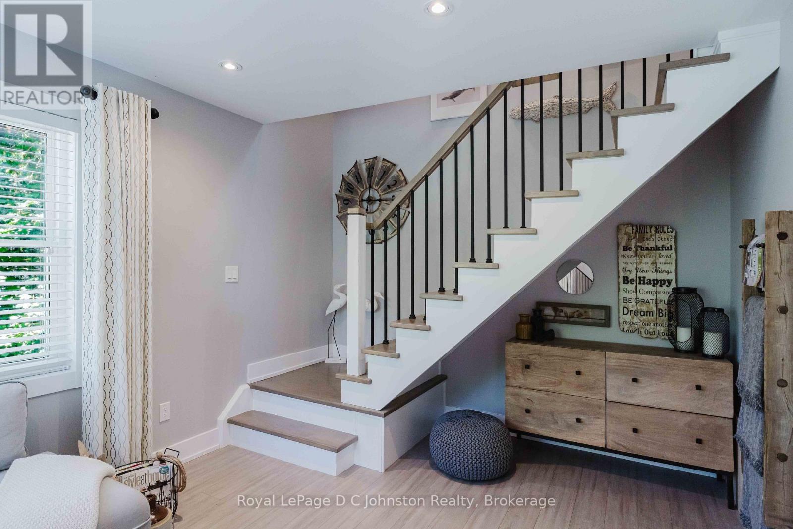 285 HURON STREET S - Image 23