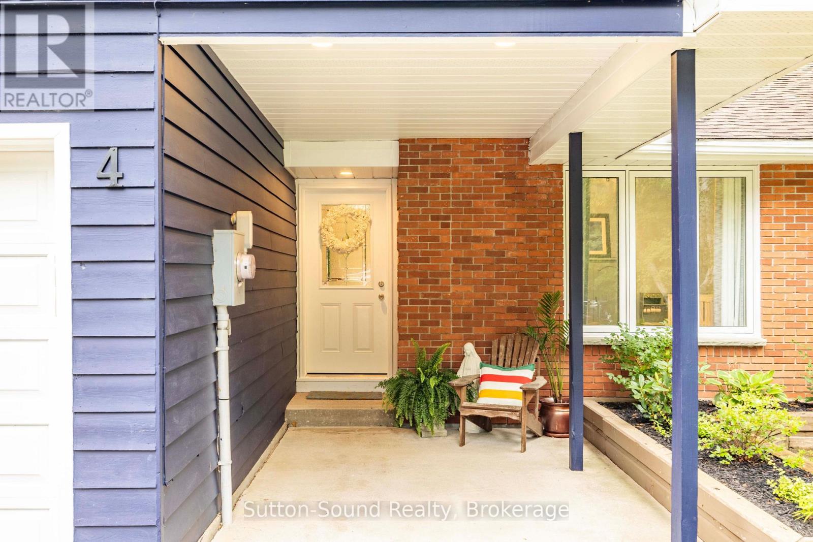 4 MAPLEWOOD DRIVE - 2