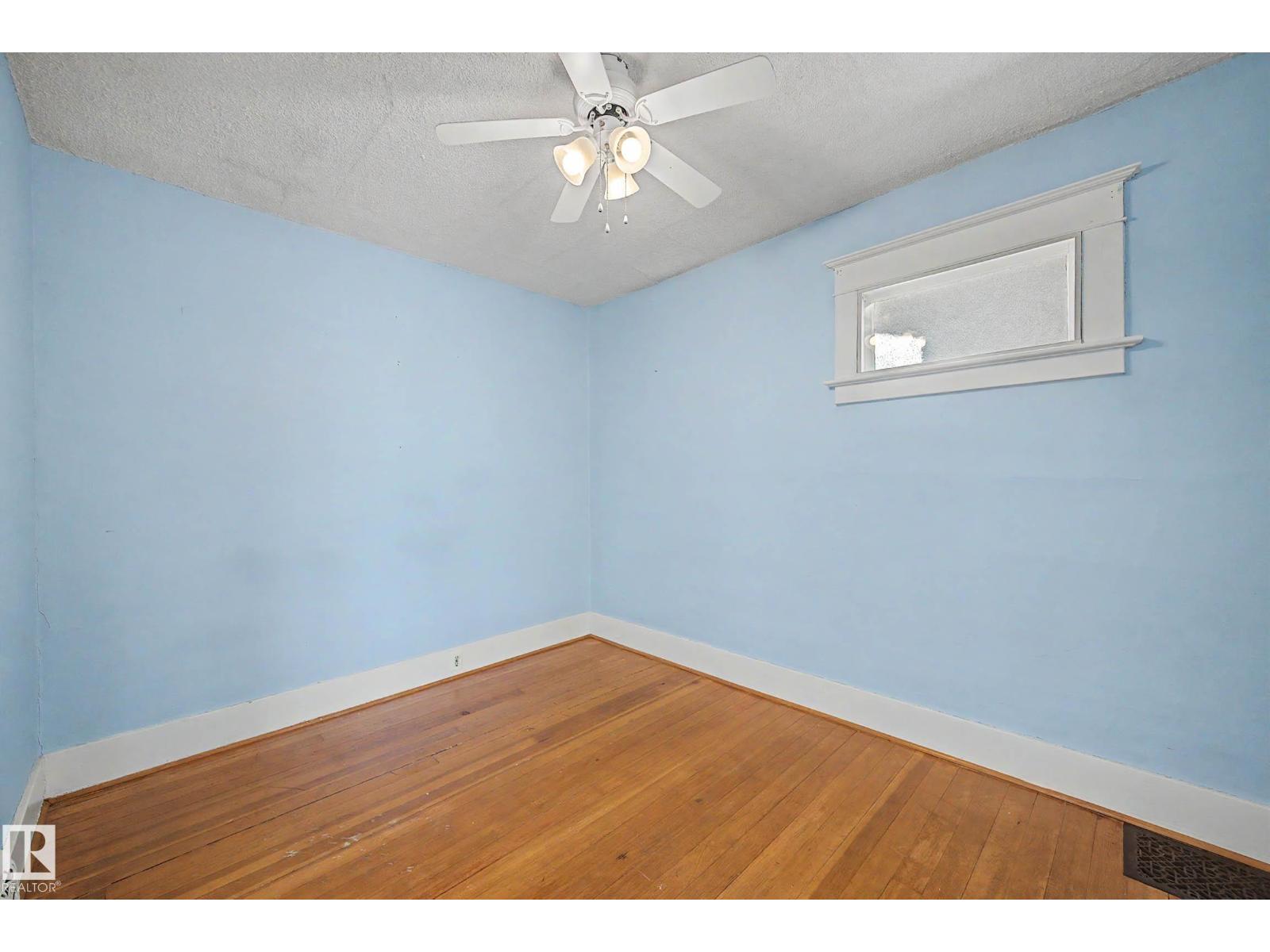 11634 123 ST NW - 8