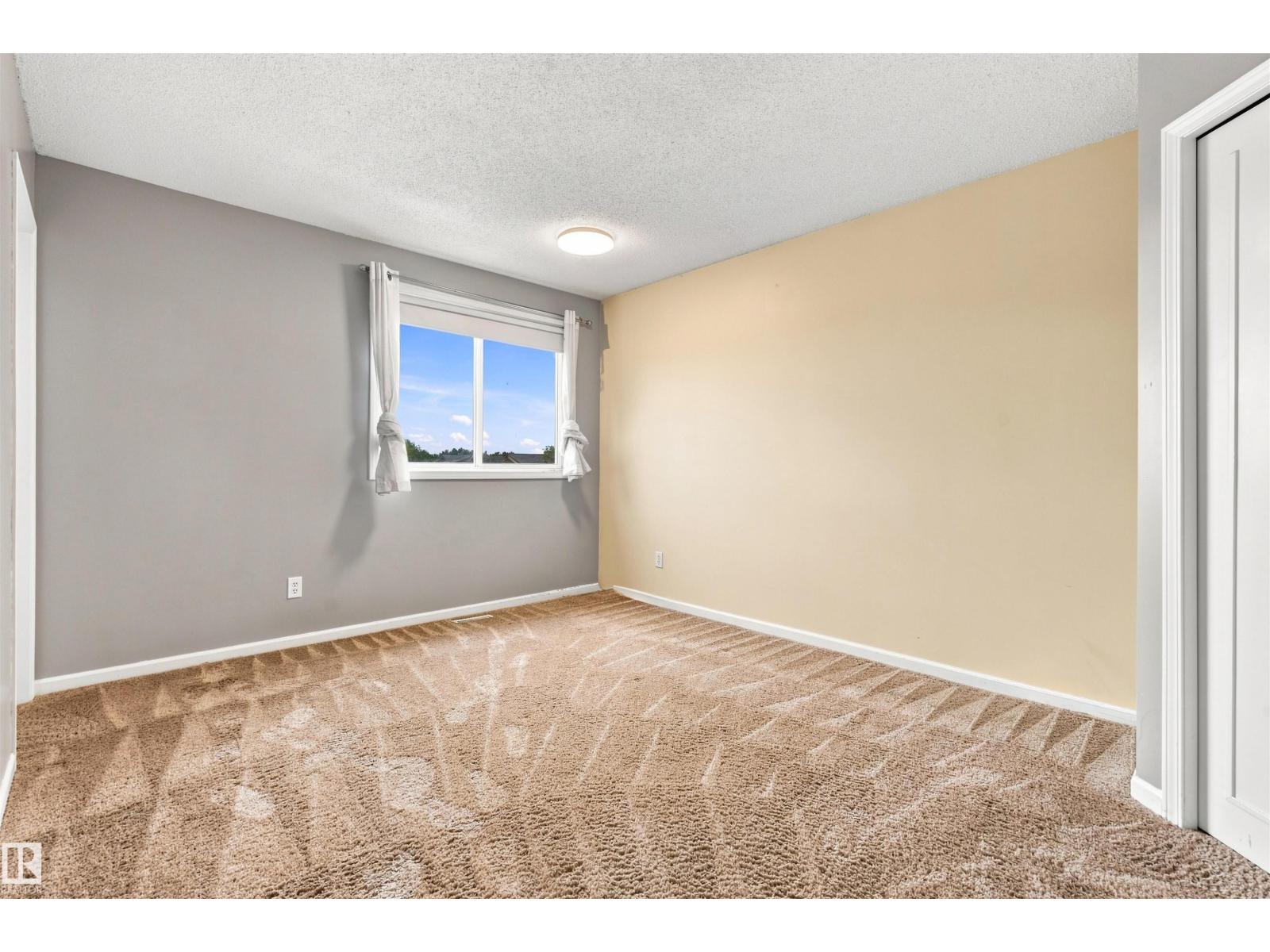 5321 43 ST - 12