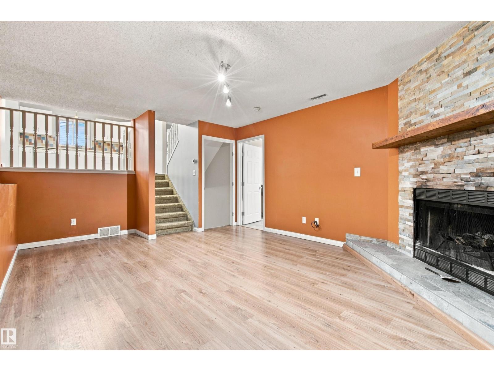 5321 43 ST - 17