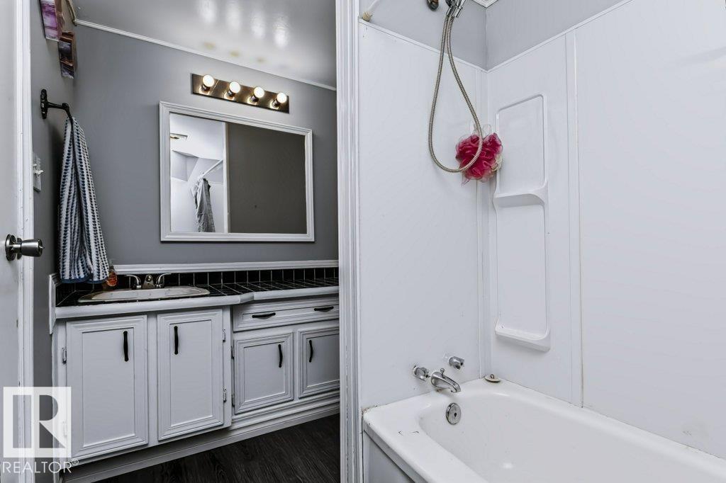 18431 95A AV NW - 43