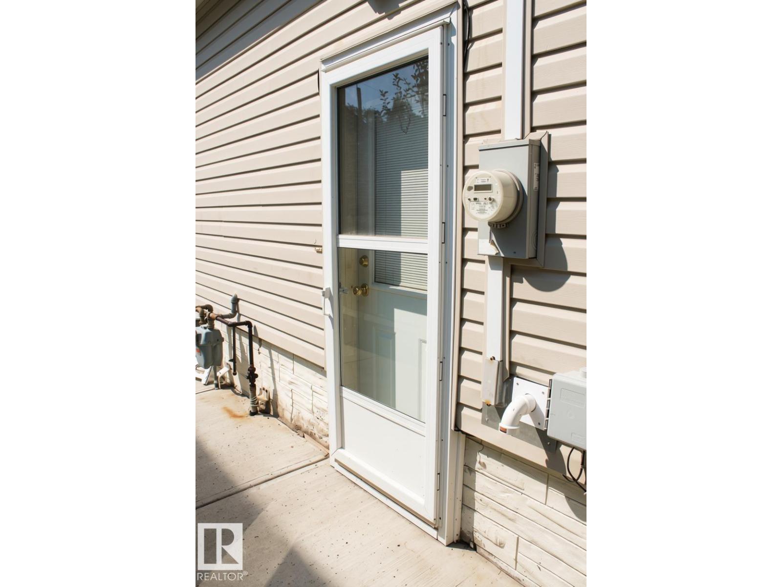 7703 104 AV NW - 11