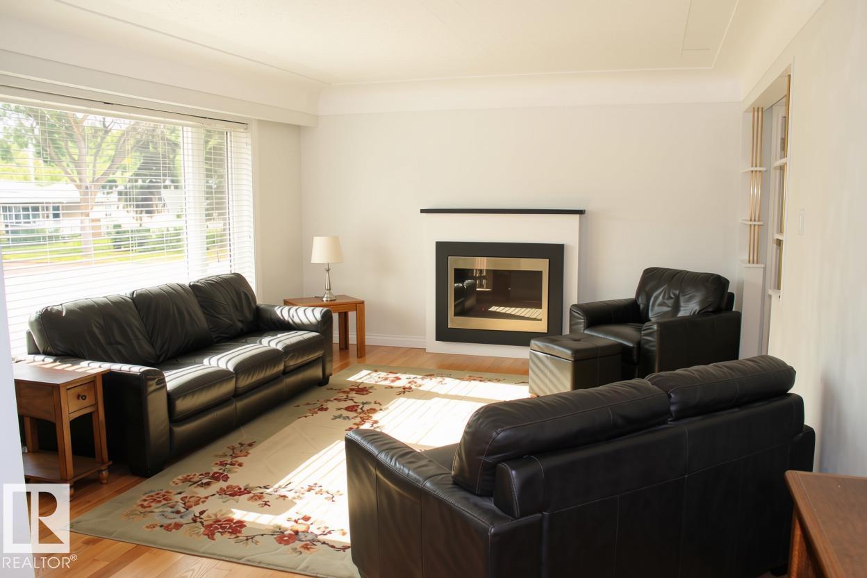 7703 104 AV NW - Image 14