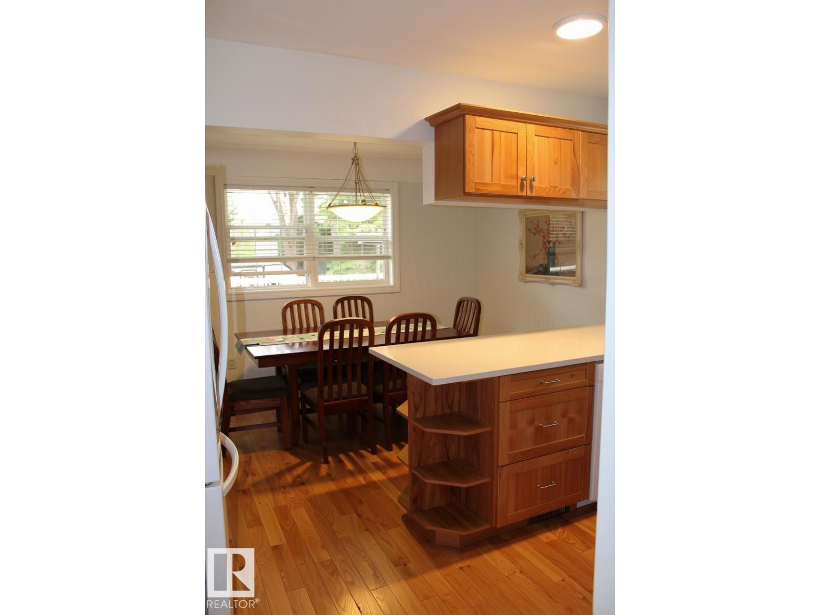7703 104 AV NW - 29