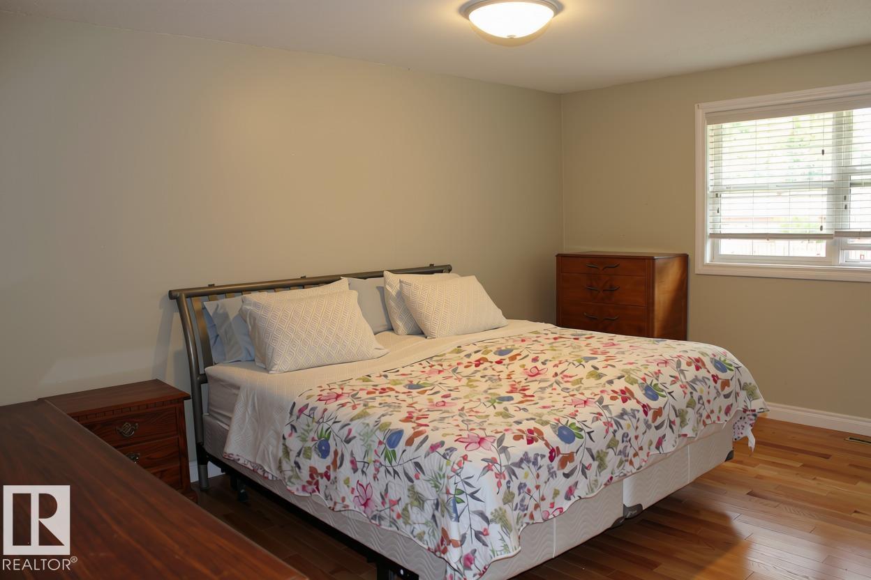 7703 104 AV NW - 35