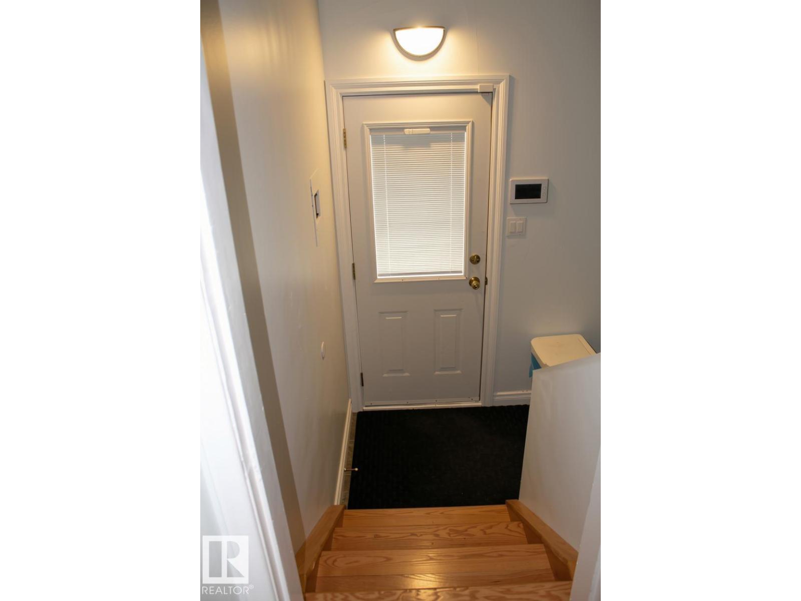 7703 104 AV NW - 41