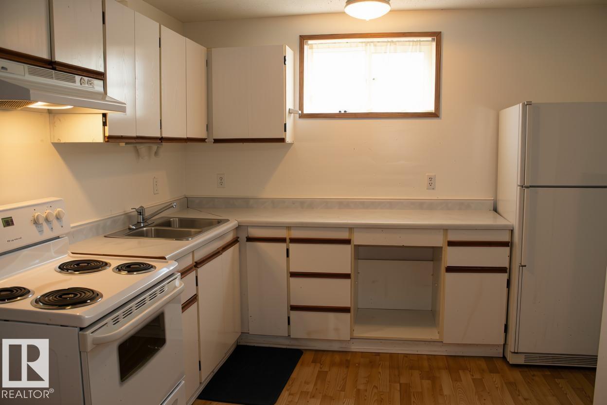 7703 104 AV NW - 43