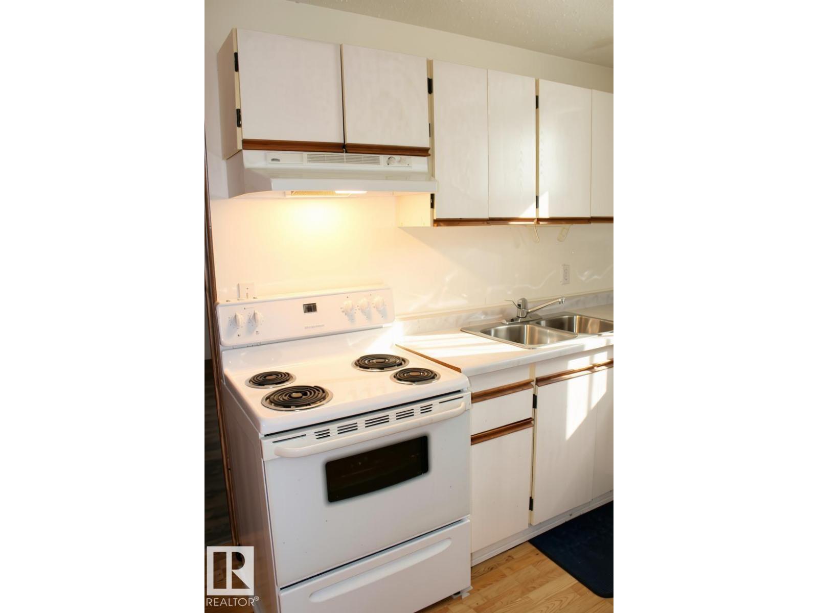 7703 104 AV NW - Image 44
