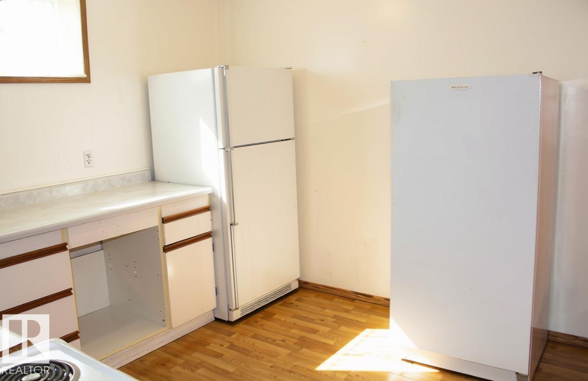 7703 104 AV NW - 45