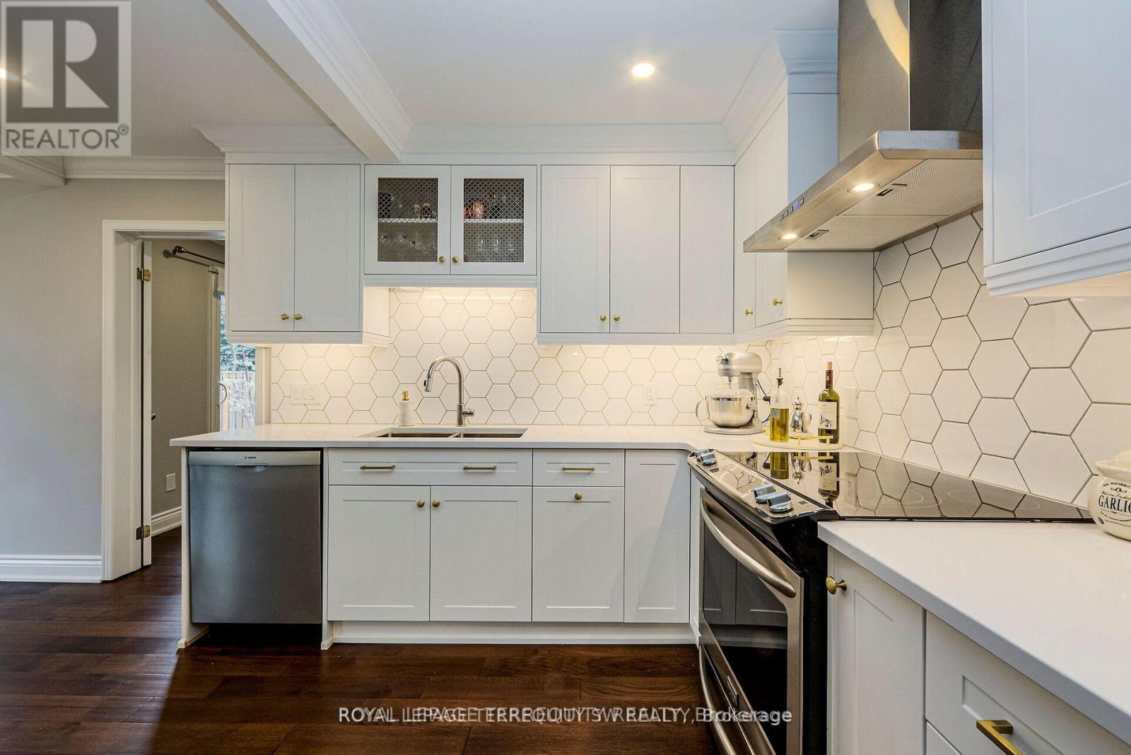 2025 PARKLANE CRESCENT - 11
