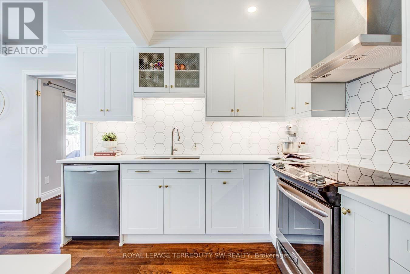 2025 PARKLANE CRESCENT - 12