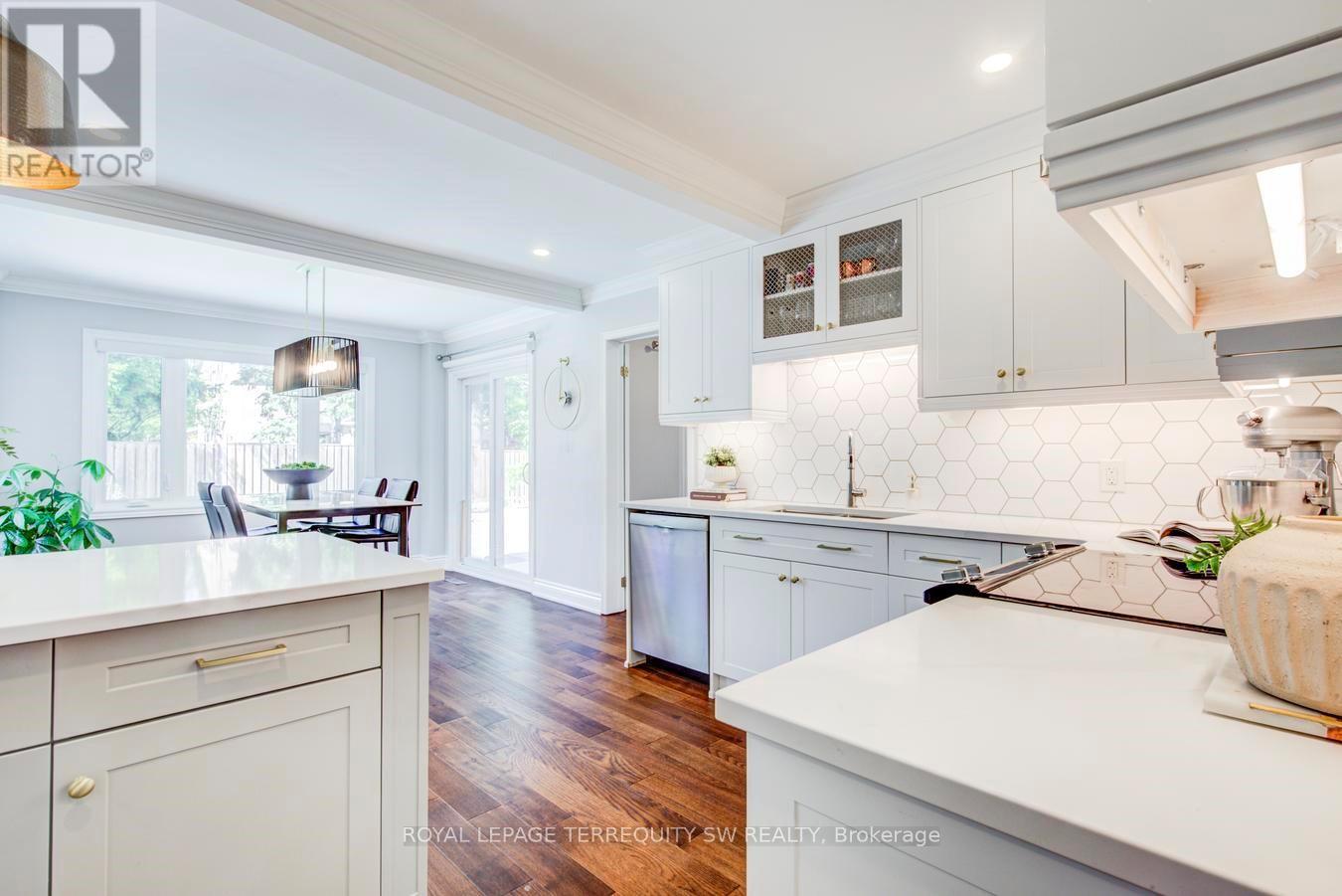 2025 PARKLANE CRESCENT - Image 14