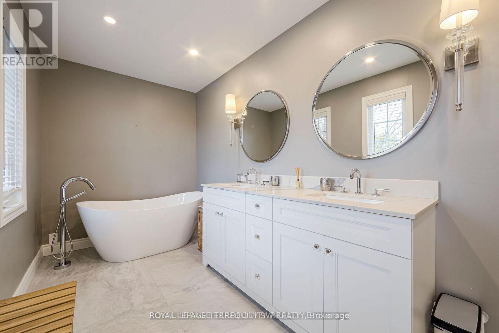 2025 PARKLANE CRESCENT - Image 24