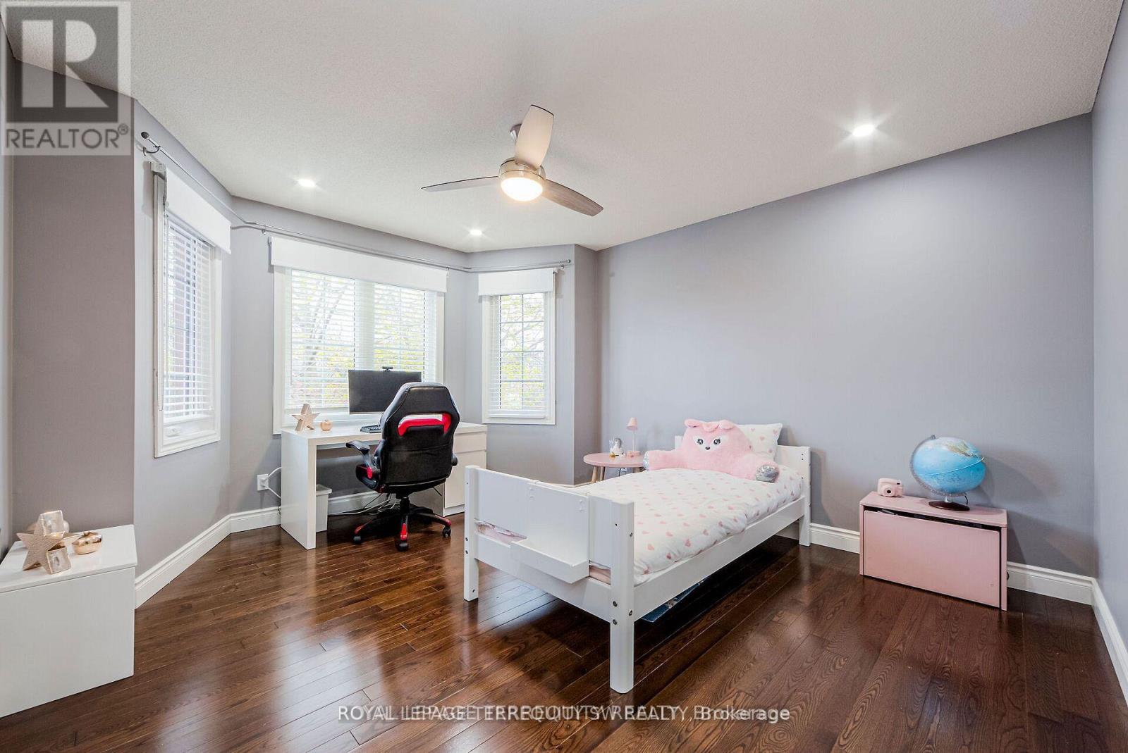 2025 PARKLANE CRESCENT - 28