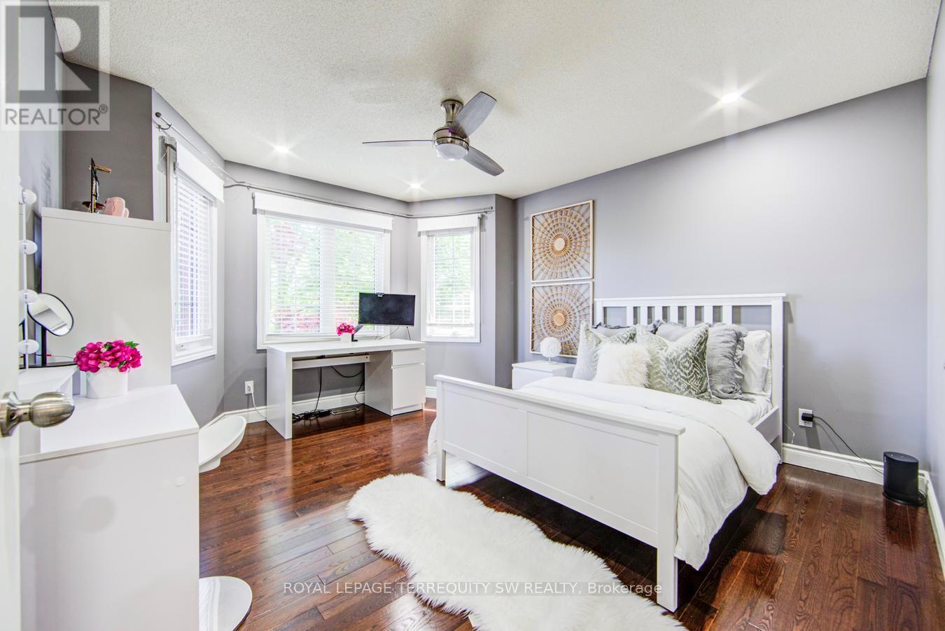 2025 PARKLANE CRESCENT - 33
