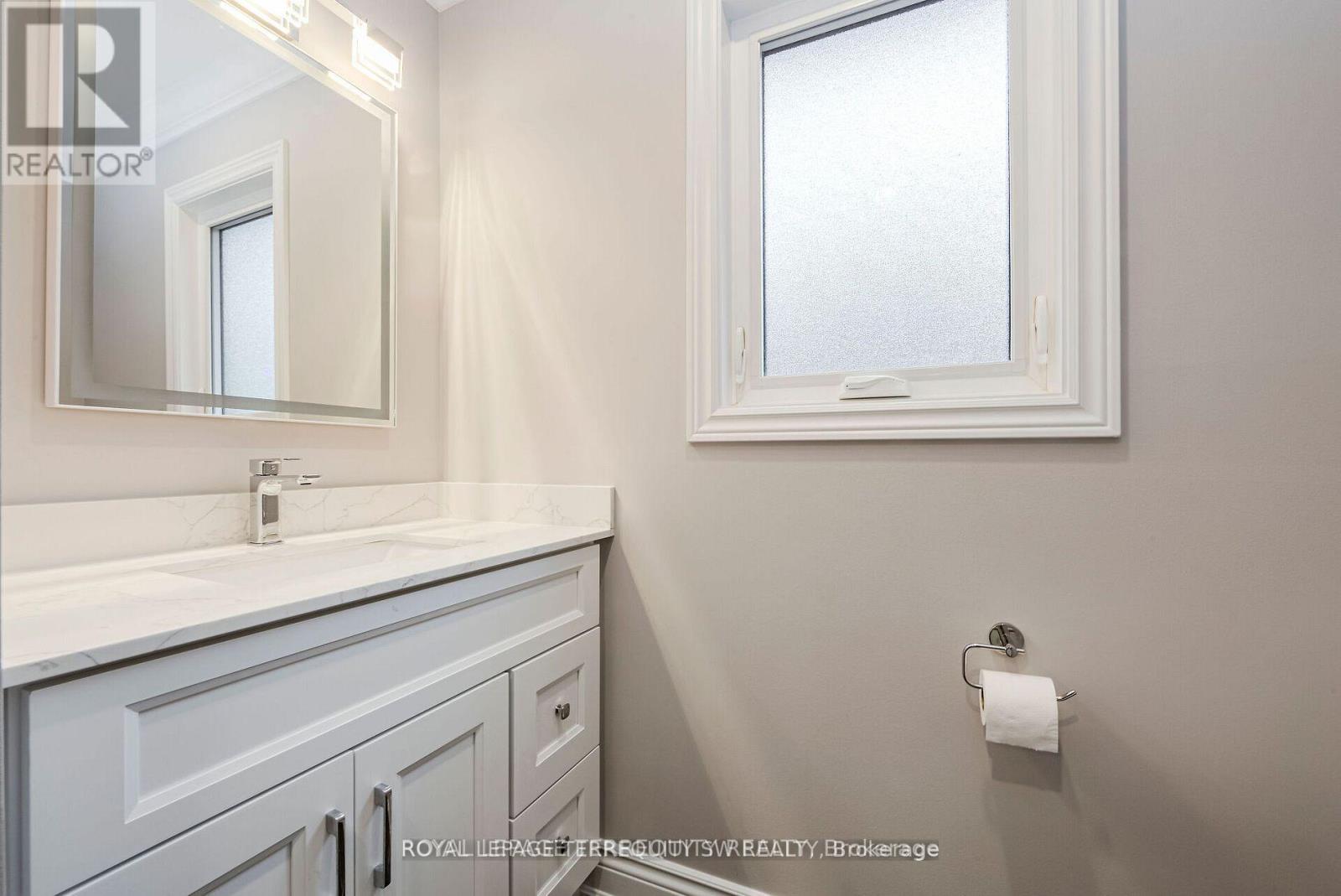 2025 PARKLANE CRESCENT - 36
