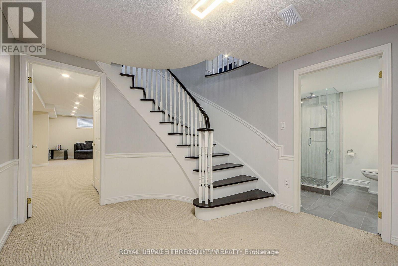 2025 PARKLANE CRESCENT - 37