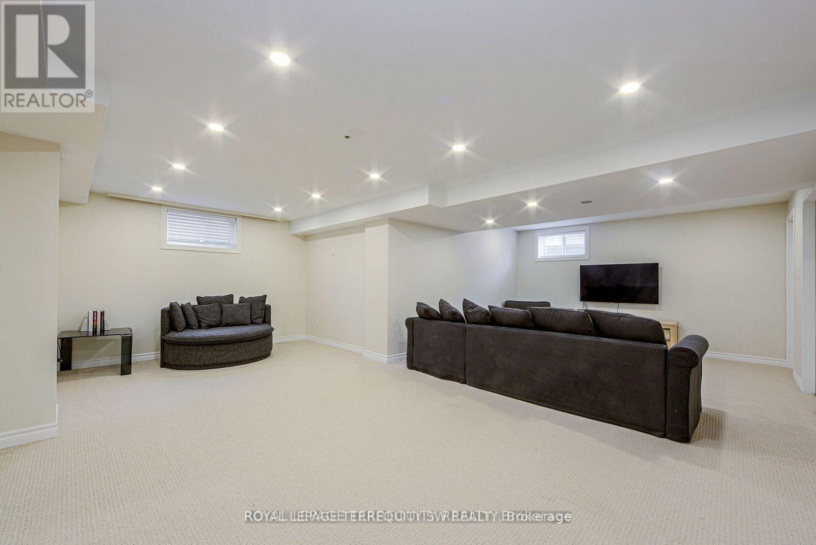 2025 PARKLANE CRESCENT - 38