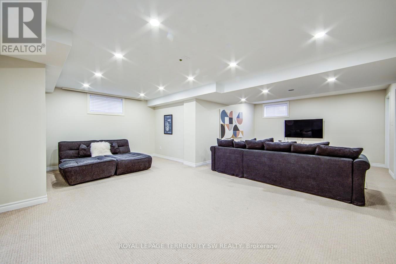 2025 PARKLANE CRESCENT - Image 39