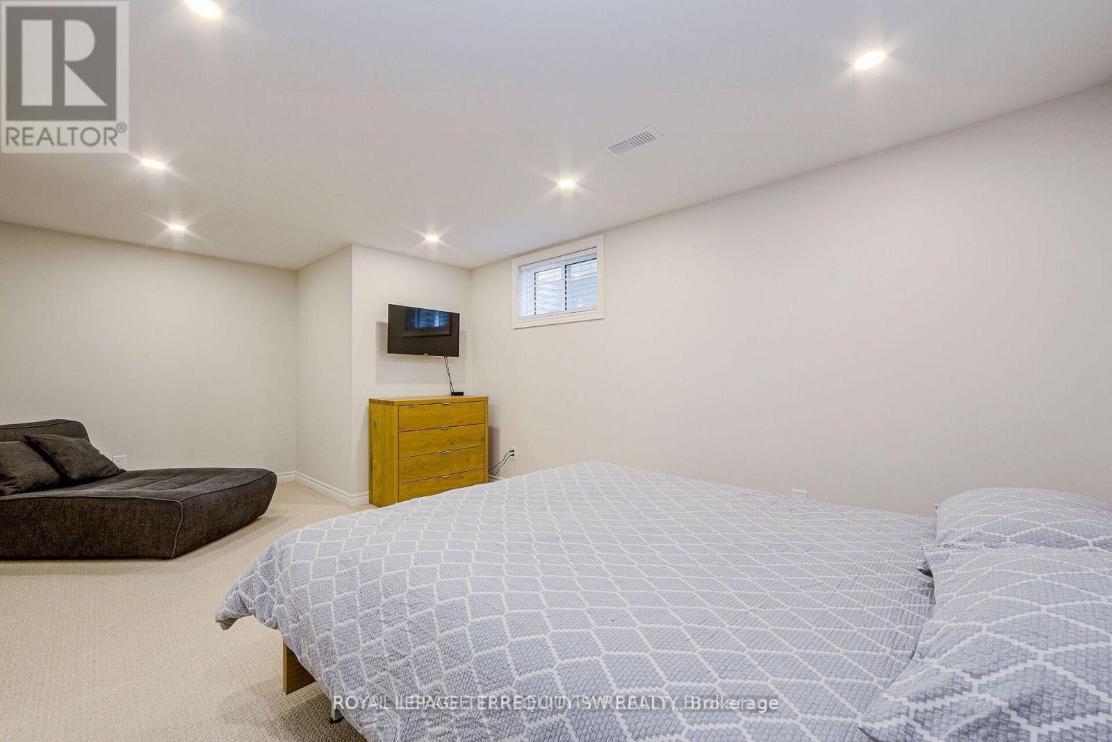2025 PARKLANE CRESCENT - Image 41