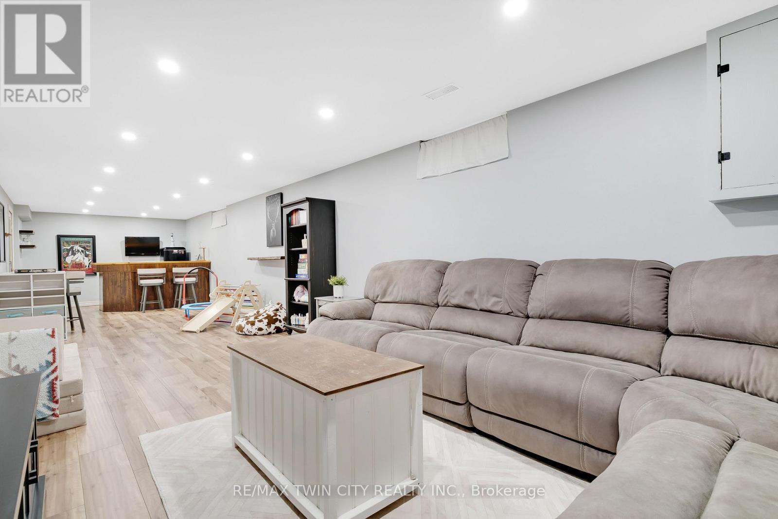 83 KIMBERLY CRESCENT - Image 24