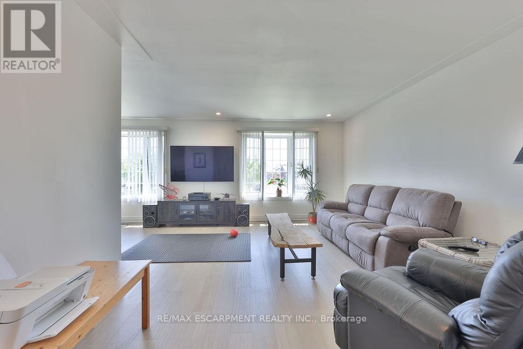 11 LYNWOOD DRIVE - 14