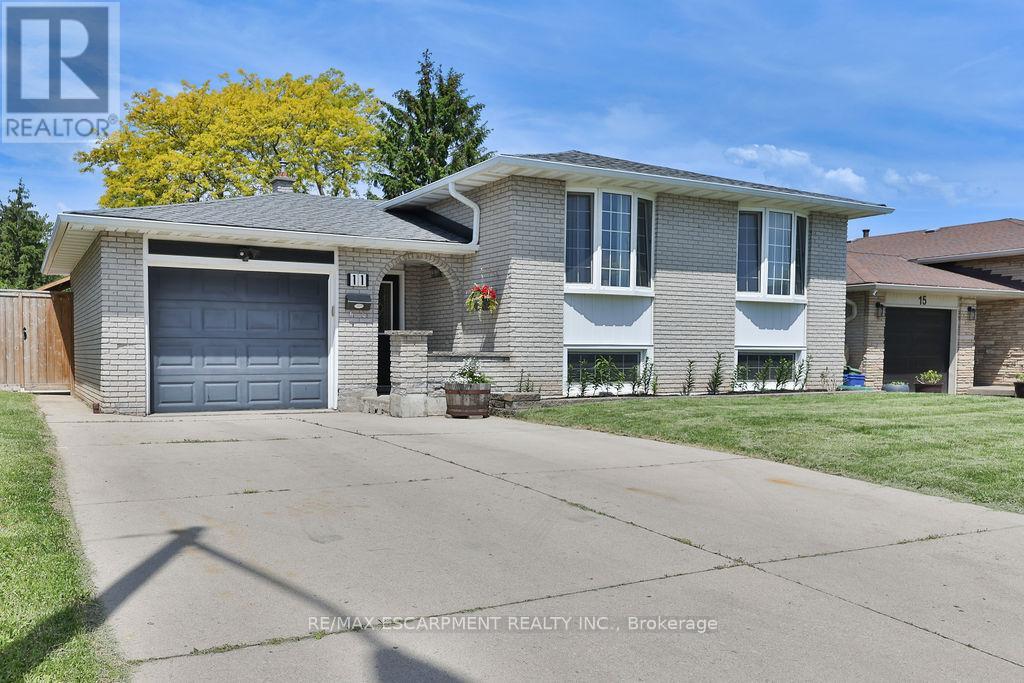 11 LYNWOOD DRIVE - 2