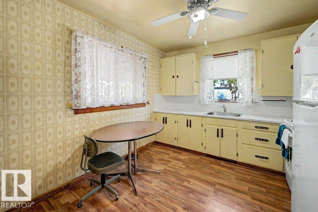 11348 85 ST NW - 4